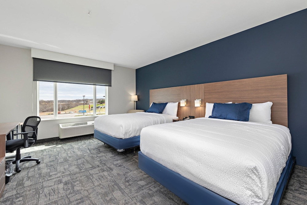 Holiday Inn Exp Parkville - photo 36