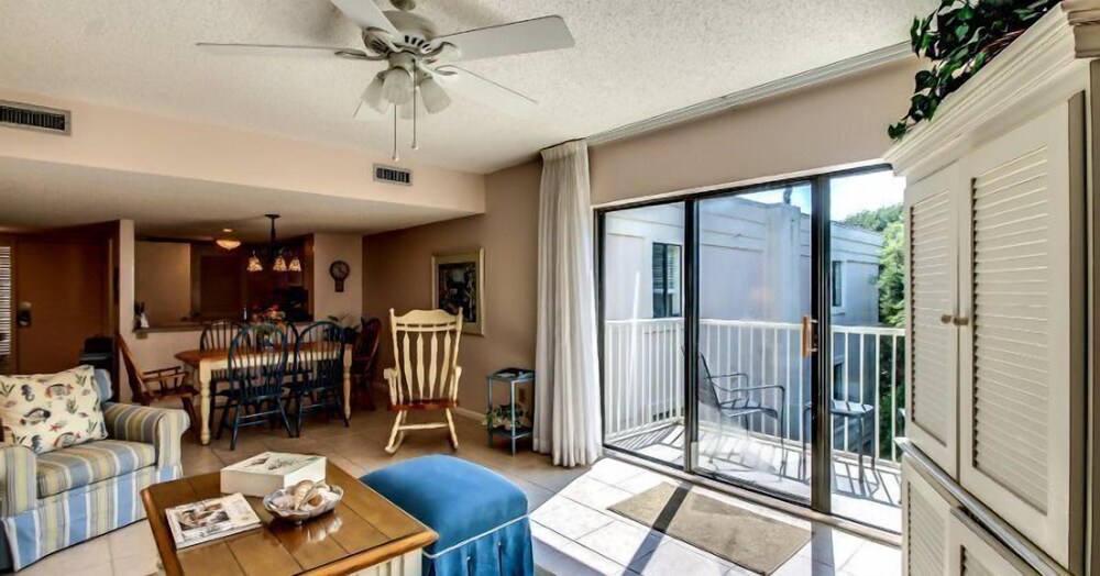 2034 Beachwood - photo 23