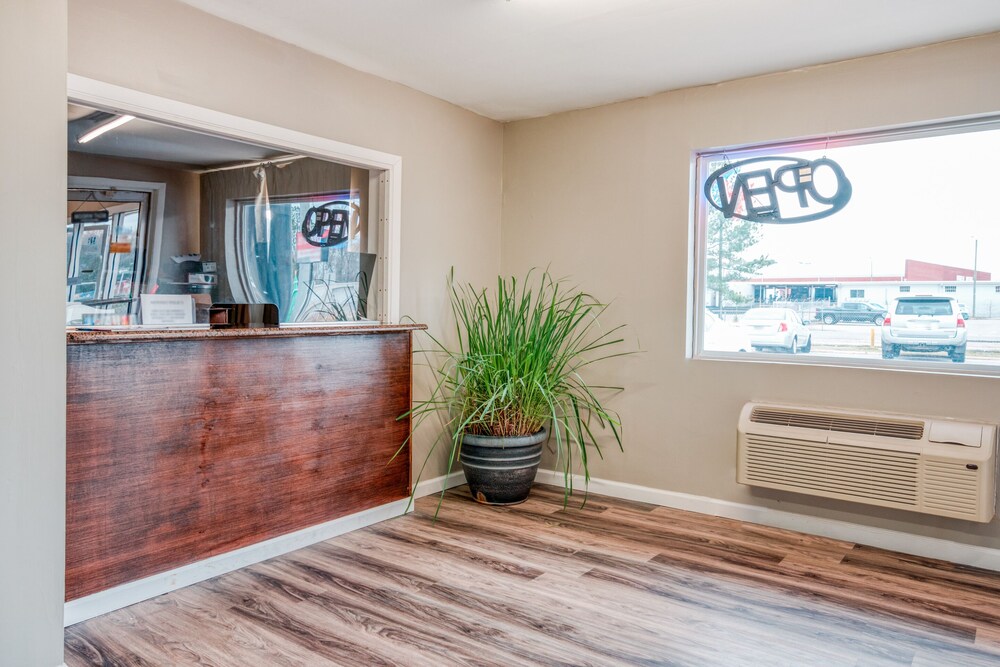 OYO Hotel Fayetteville S Eastern Blvd - photo 2