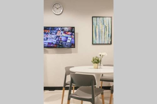 S2 Silom Large room 4 6 guests Full kitchen WIFI