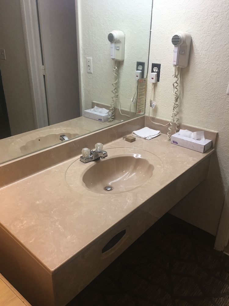 A Victory Hotel Southfield - photo 19