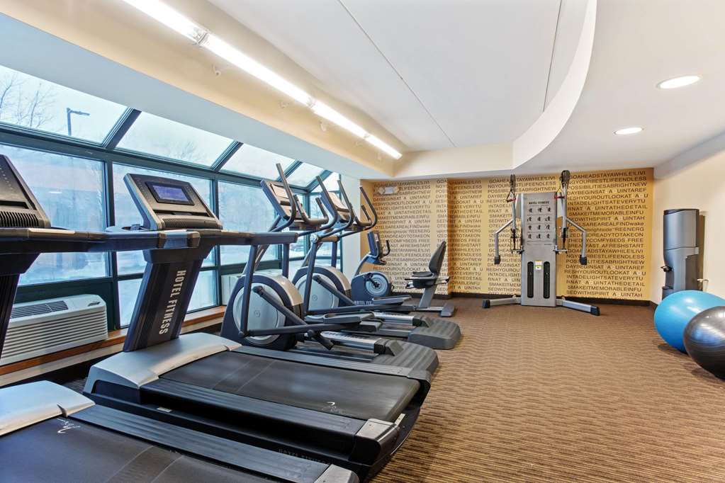 La Quinta Inn & Suites by Wyndham Boston Somerville - photo 11