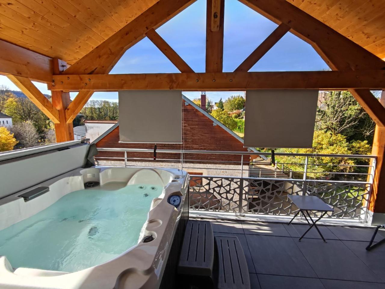 L'acierie Logis de Luxe Avec Jacuzzi — hotel in Champagnole