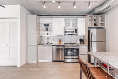 DT Delight Downtown Living 2bd2ba Endless Access — 4-Star Luxury Hotel in Cleveland, United States