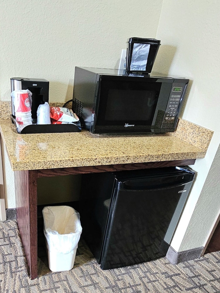 Cobblestone Inn & Suites Clintonville - photo 33