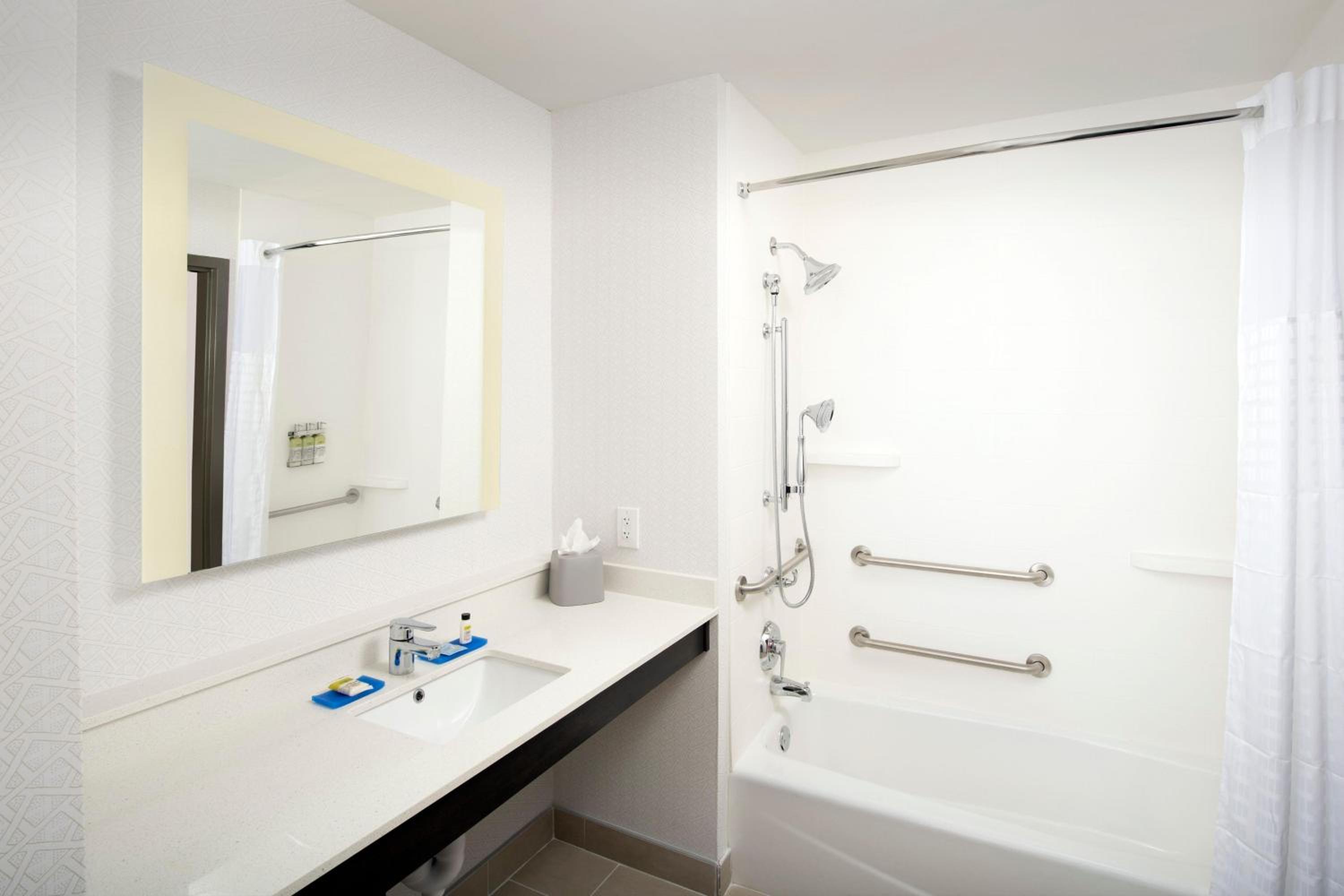 Holiday Inn Express & Suites Kingsland I 95 Naval Base Area by IHG - photo 145