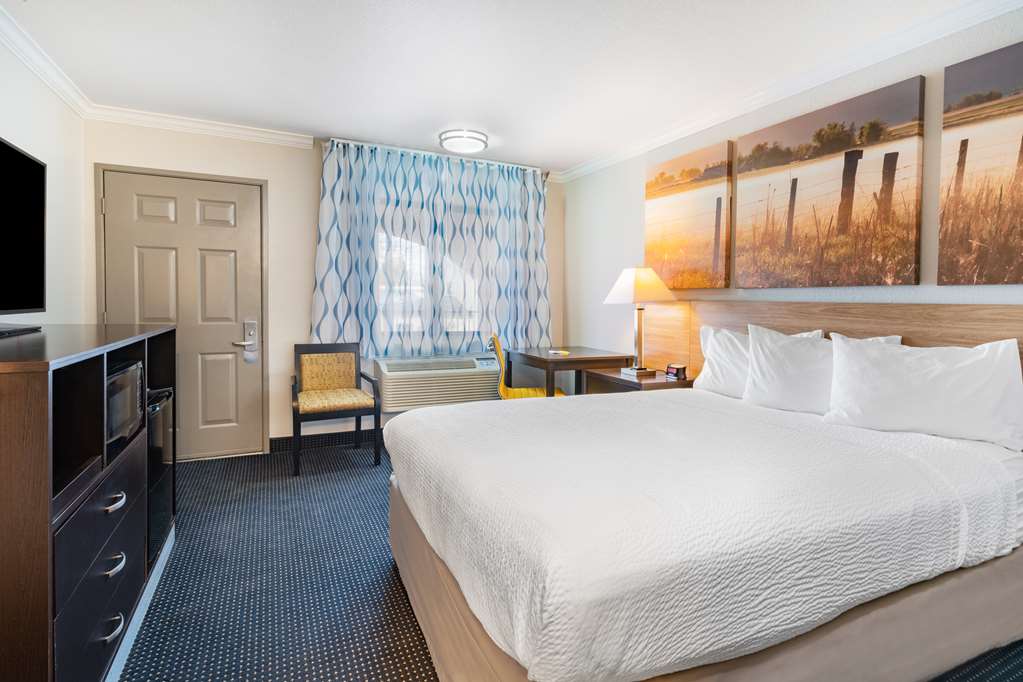 Days Inn by Wyndham Winnemucca - photo 21