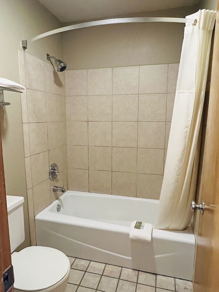 Cattle Country Lodge - photo 25
