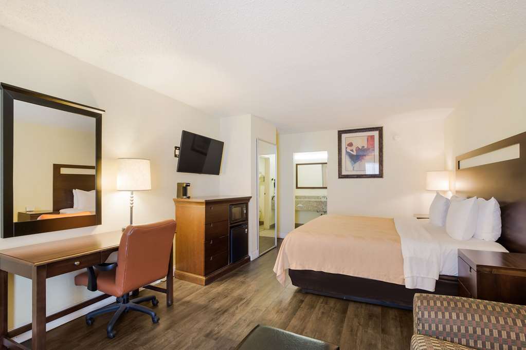 Quality Inn & Suites Conference Center Statesboro Historic District - photo 16