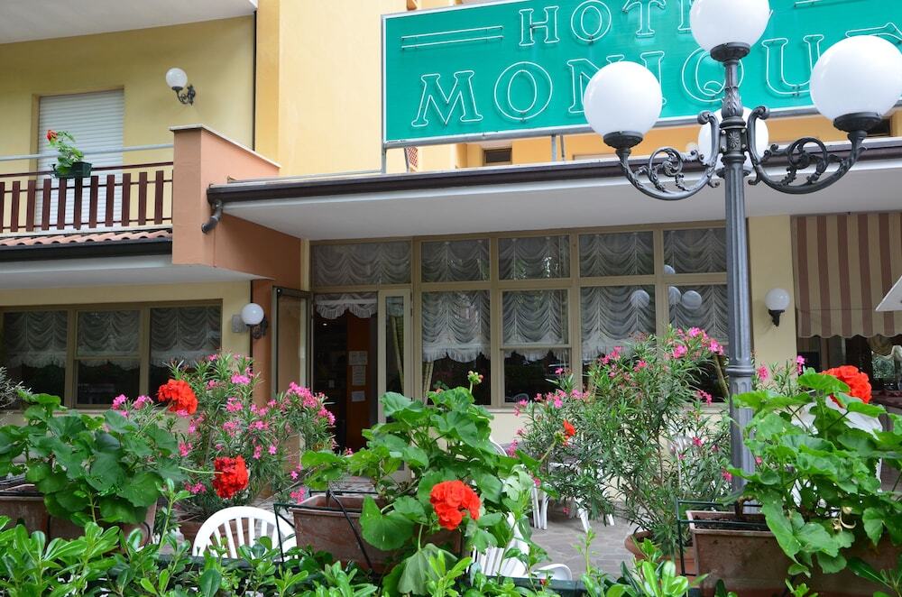 Hotel Monique - last minute hotel in Cervia
