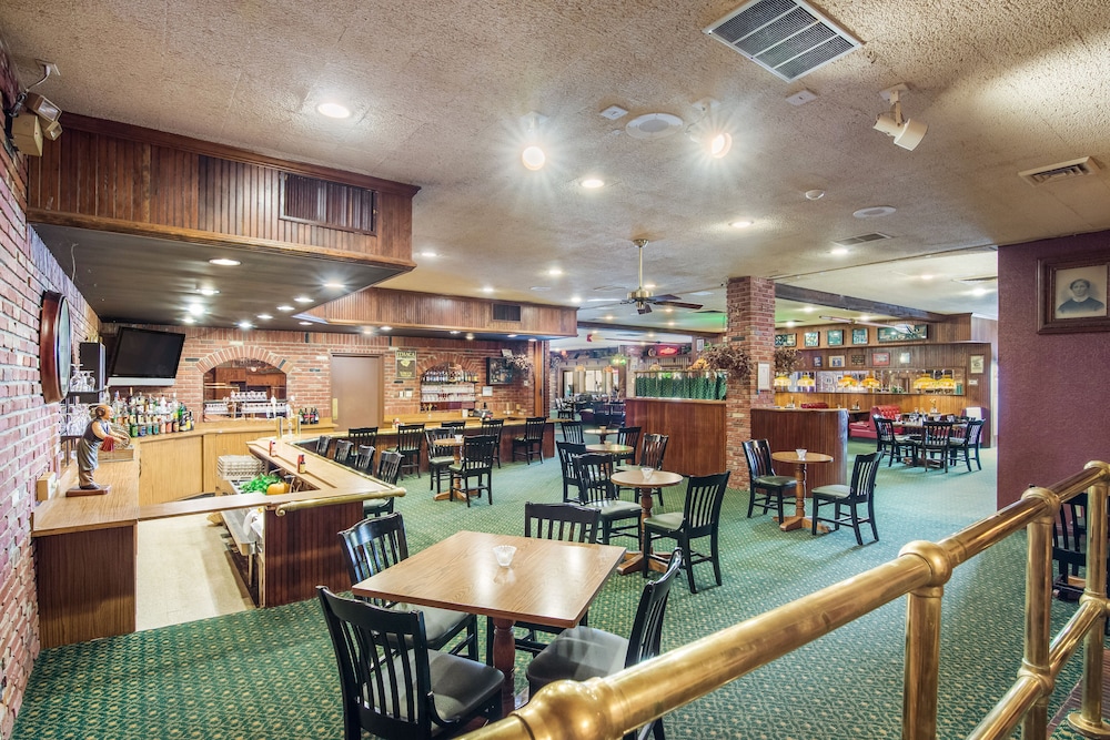 Clarion Inn Airport University - photo 23