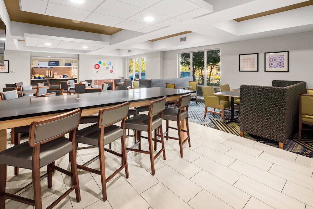Holiday Inn Express & Suites Marysville by IHG - photo 27