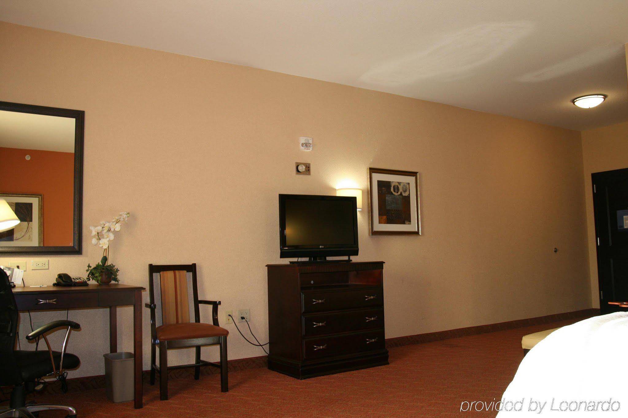 Durant Inn & Suites - photo 9