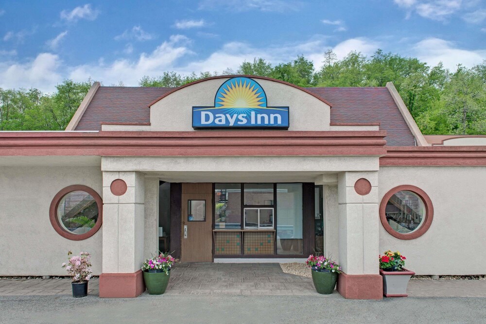Days Inn by Wyndham Washington Pennsylvania - photo 16