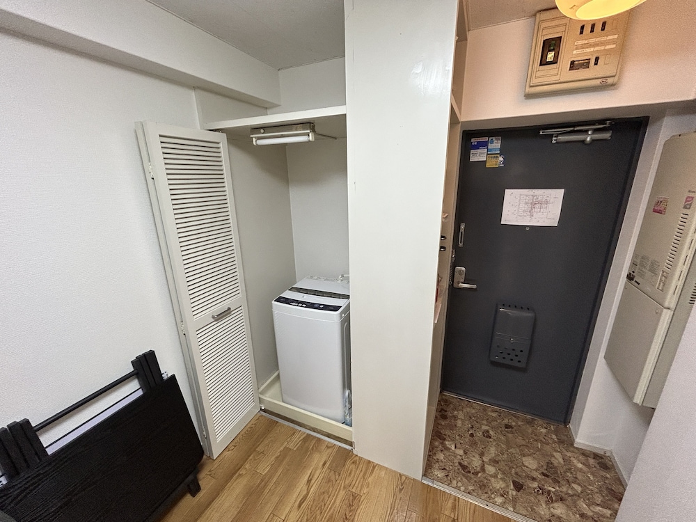 Guest House IZIRI Fukuoka Intl Airport — 4-Star Luxury Hotel in Fukuoka, Japan
