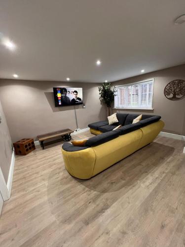Premier inn mattresses SKY SPORTS & Netflix sleeps 6 — hotel in Middleton