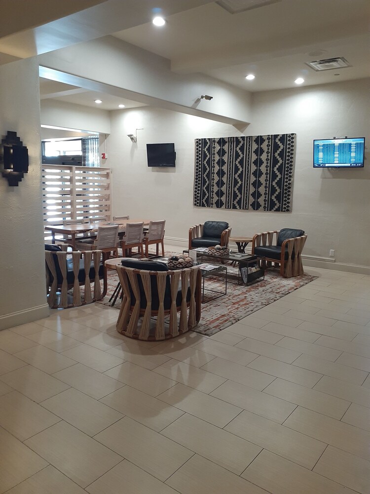 Sheraton Albuquerque Airport Hotel - photo 27