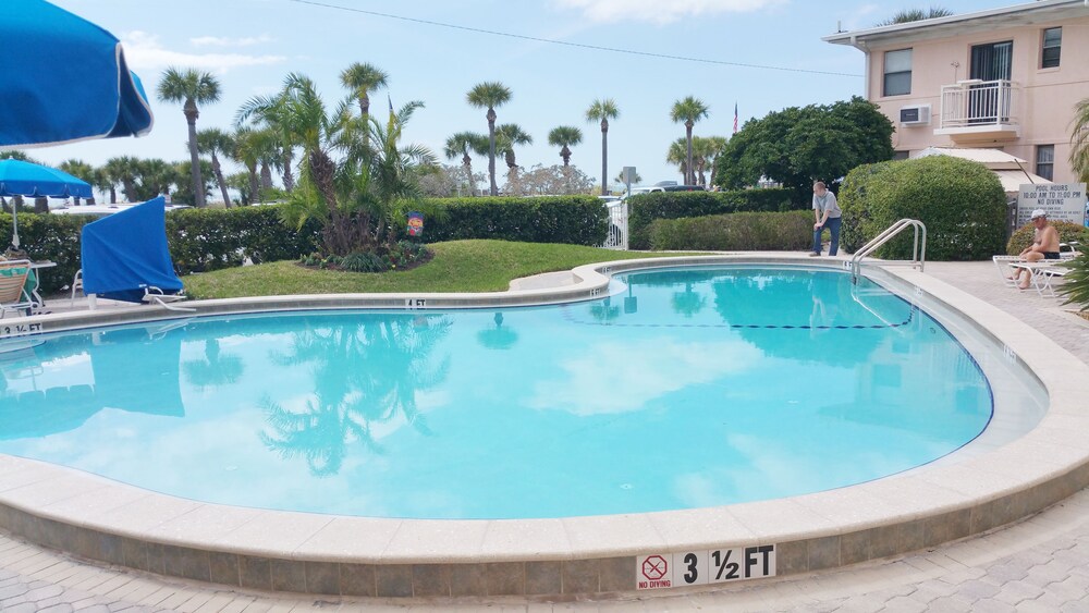 Tropical Courtyard Paradise on St Pete Beach Friendly Native #502 — 4-Star Luxury Hotel in Saint Pete Beach, United States