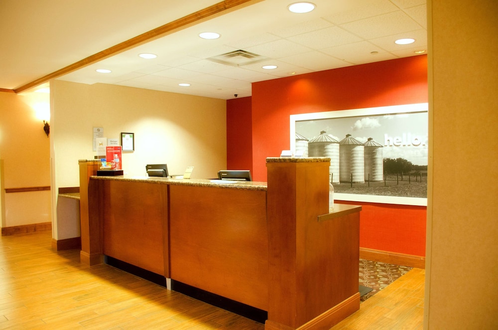 Hampton Inn and Suites College Station - photo 7