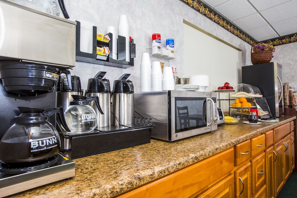 Village Inn & Suites - photo 32