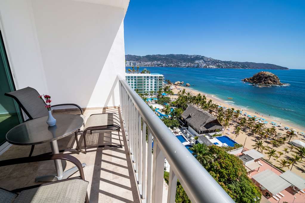 Emporio Acapulco Room Privilege Club