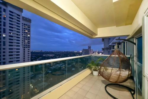 Family size Staycation in Makati with new year's firework balcony view — 4-Star Luxury Hotel in Manila, Philippines