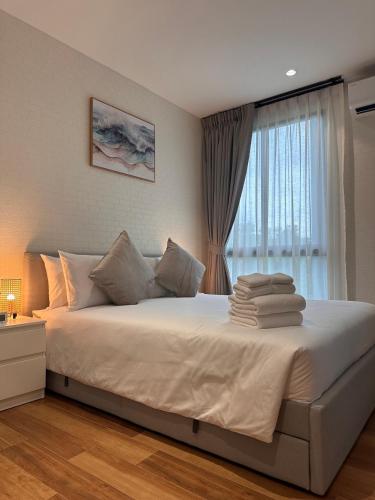 Halos Nai Yang in Suwannaphum, Thailand