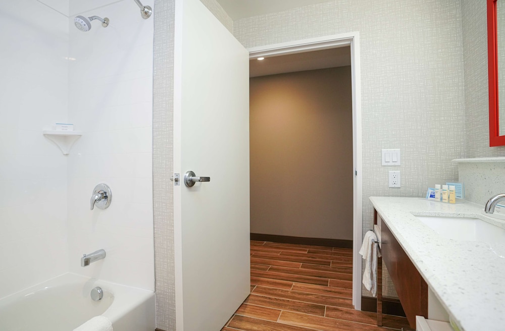 Hampton Inn Colorado Springs I 25 Central - photo 16