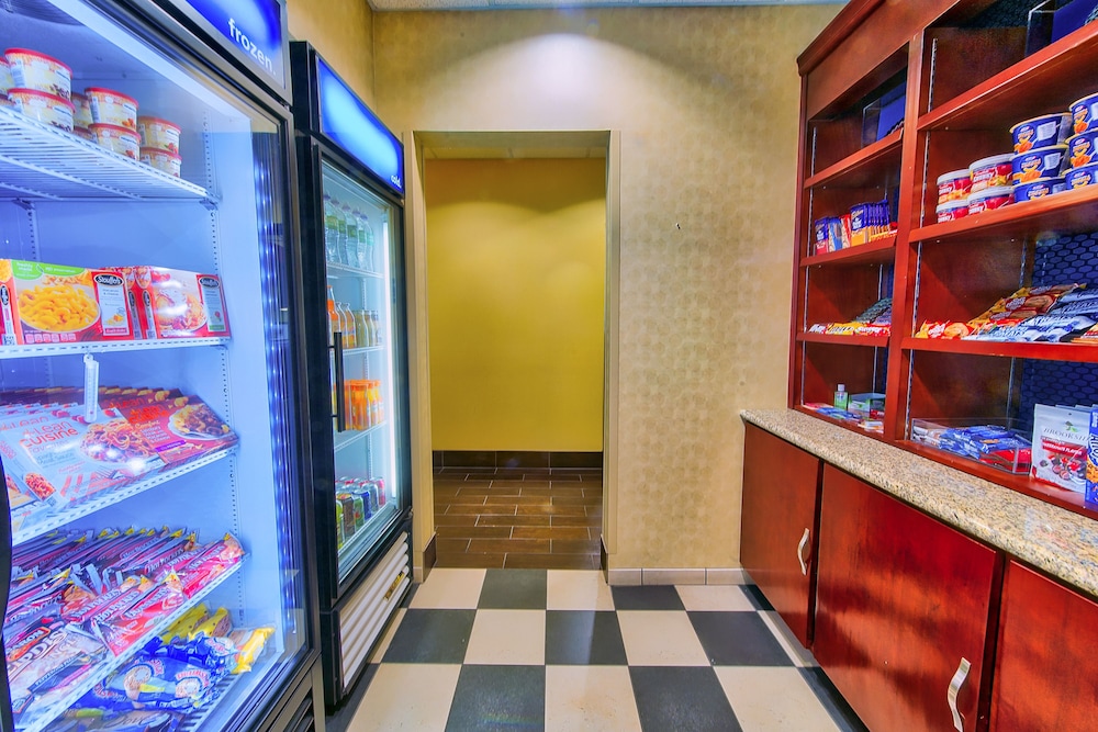 Hampton Inn & Suites Ridgecrest - photo 38
