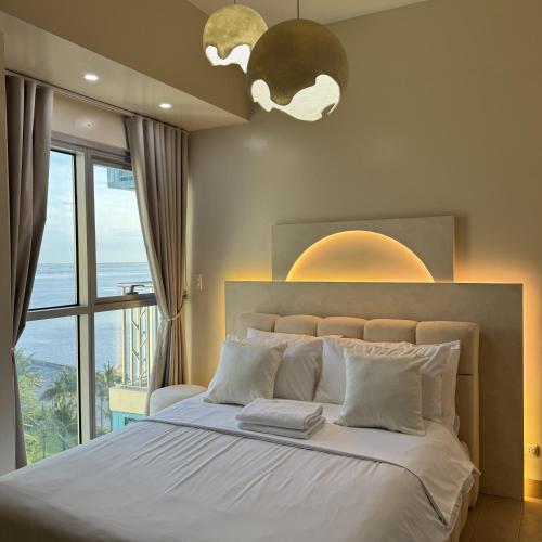 Panoramic Landscape and Seaview 2BR Near Airport 8m — 4-Star Luxury Hotel in Manila, Philippines