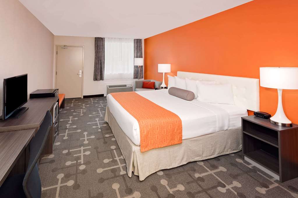 Howard Johnson by Wyndham Florence - photo 12