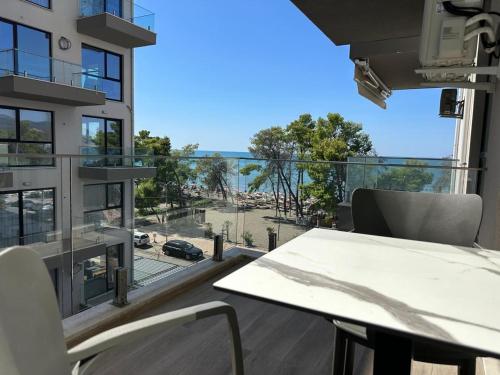 Modern Seaview Apartments — 4-Star Luxury Hotel in Shengjin, Albania
