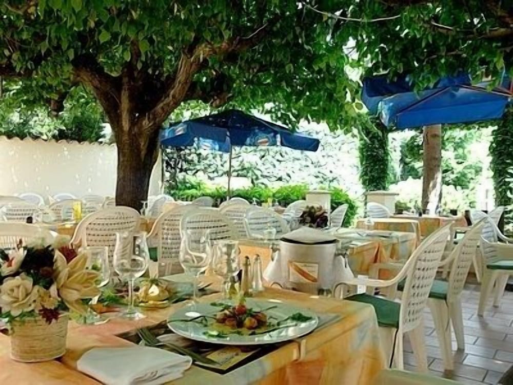 Hotel des Voyageurs — hotel in Livron-Sur-Drome