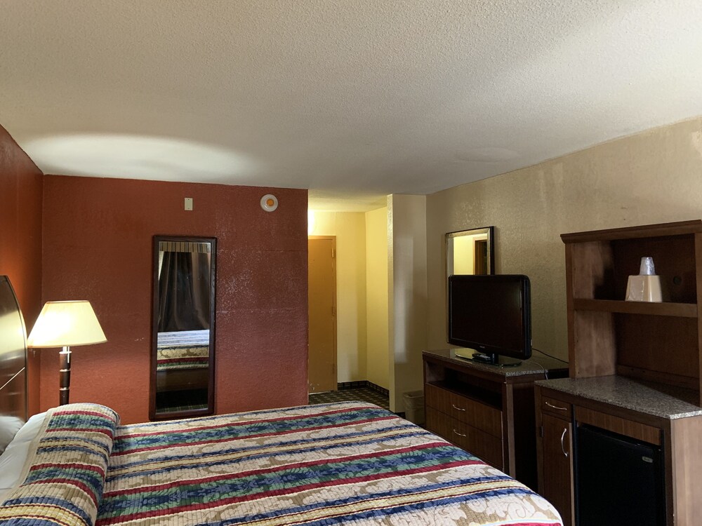 Real Value Inn - photo 7