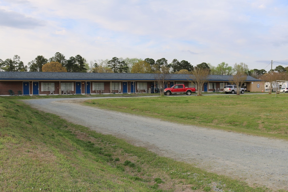 Four Oaks Lodging & RV Resort - photo 18