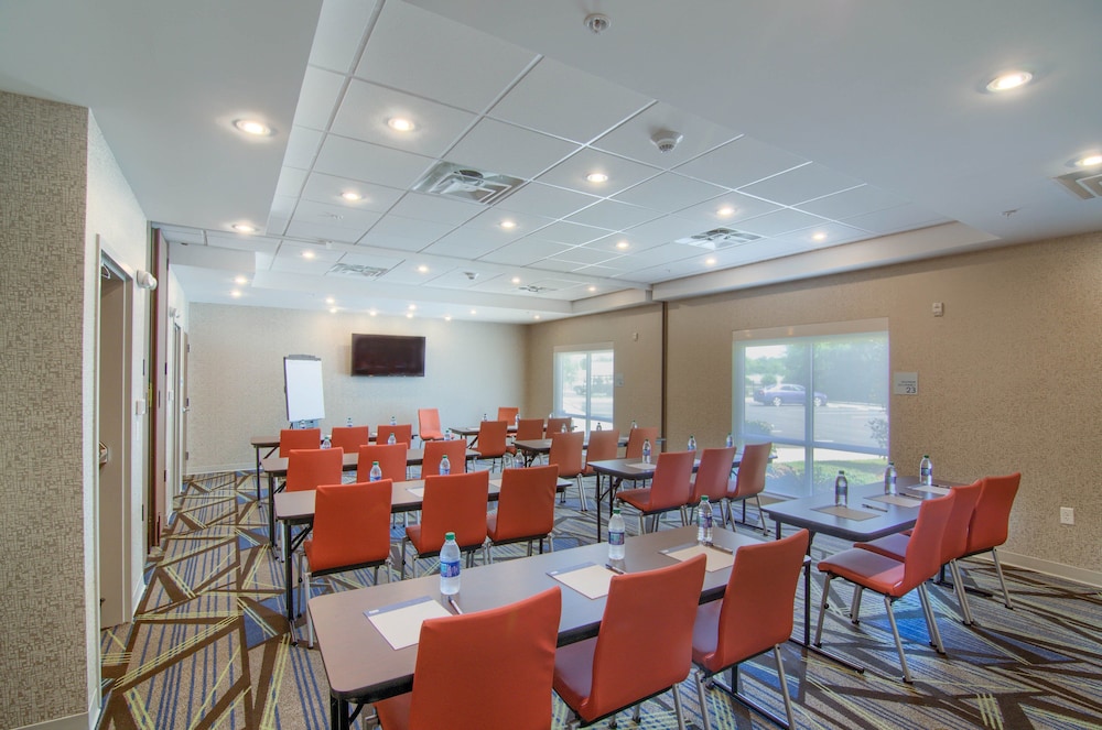Holiday Inn Express & Suites Mobile University Area by IHG - photo 64