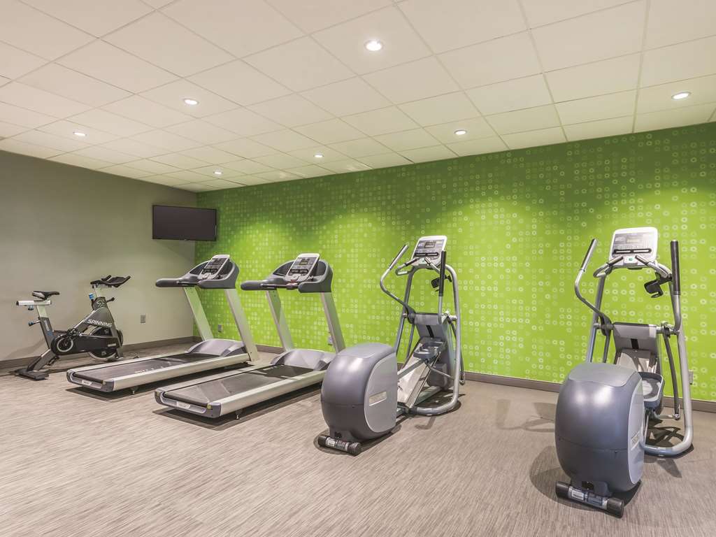 La Quinta Inn & Suites by Wyndham Cincinnati Sharonville - photo 14