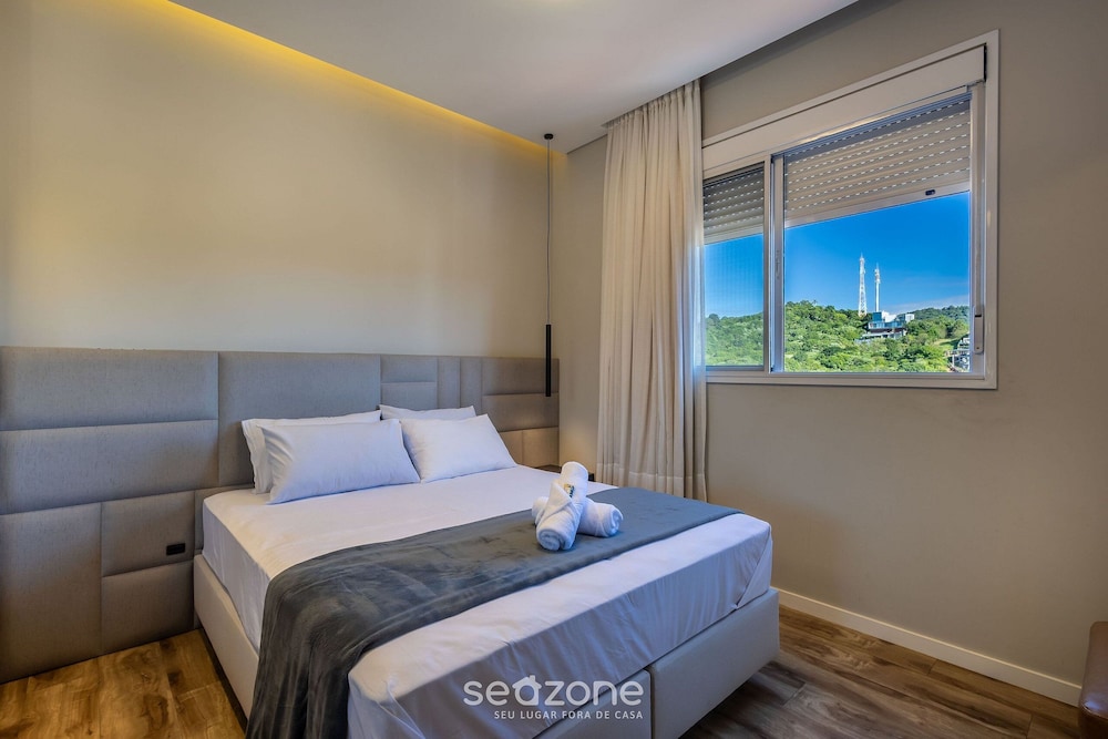 Sophisticated Stay 200m From Praia Brava EHI