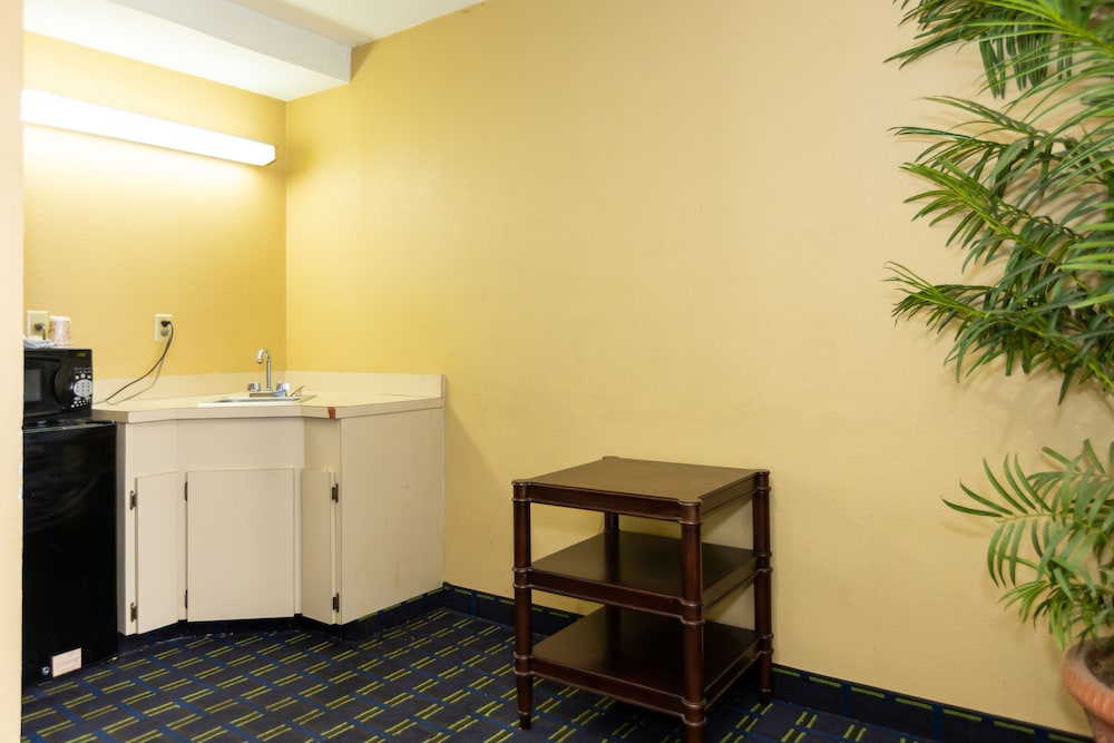Shelby Inn - photo 6
