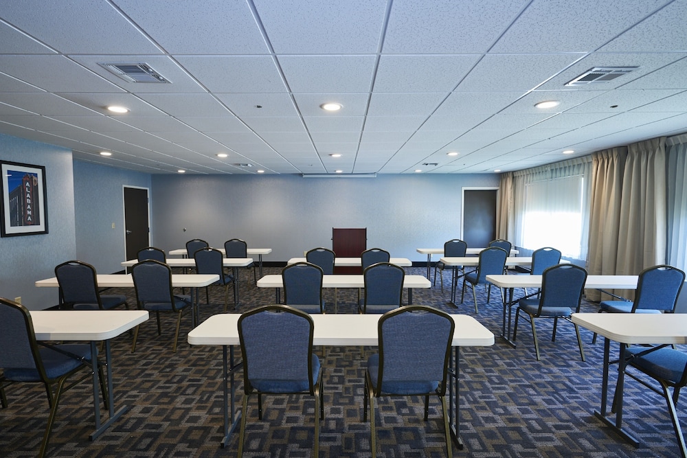 Holiday Inn Express & Suites Birmingham South Pelham by IHG - photo 30
