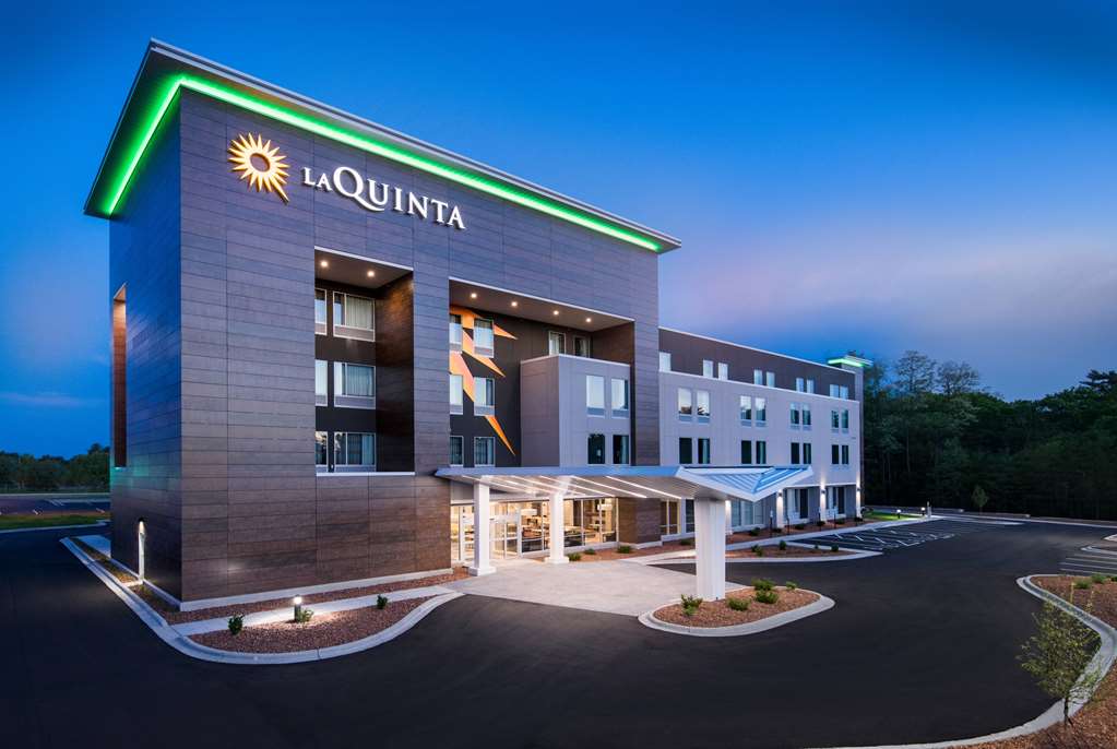 La Quinta Inn & Ste by Wyndham Wisconsin Dells Lake Delton - featured photo