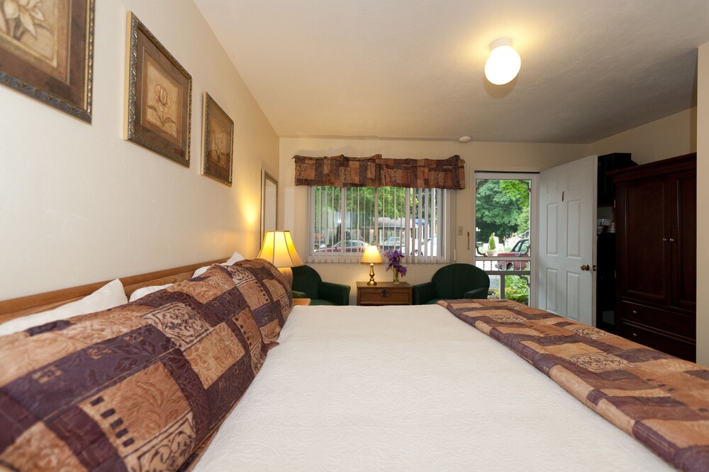Cedar Court Inn - photo 7