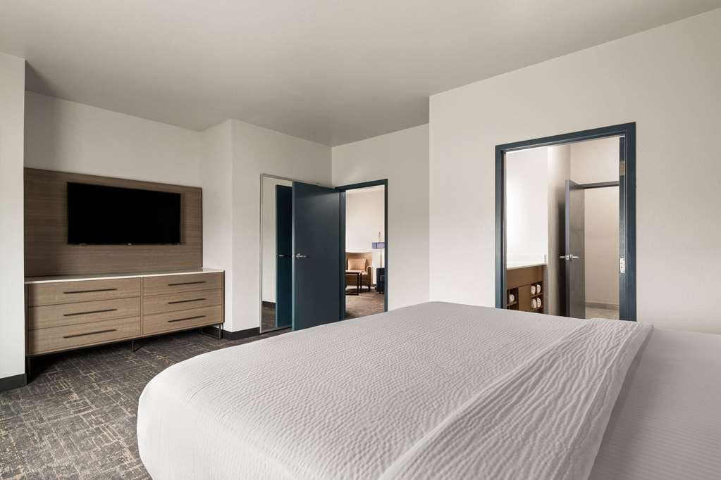 La Quinta Inn & Suites by Wyndham Ft. Worth Forest Hill TX - photo 23