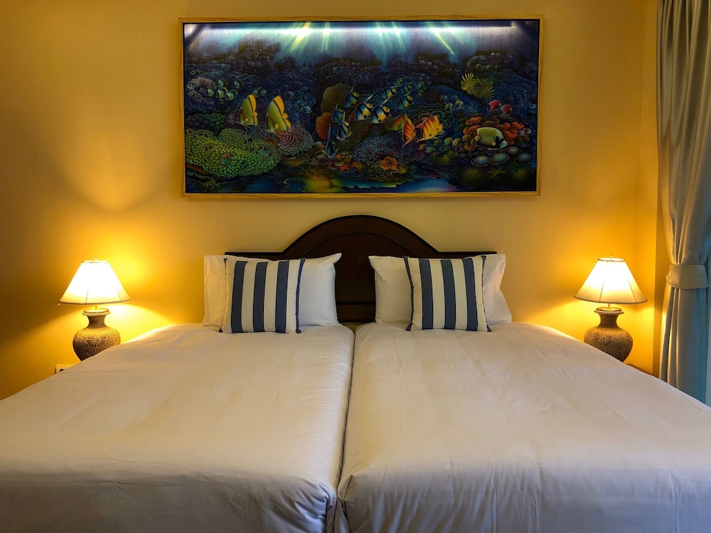 Ginis Beach Resort - carbon neutral hotel in Phuket