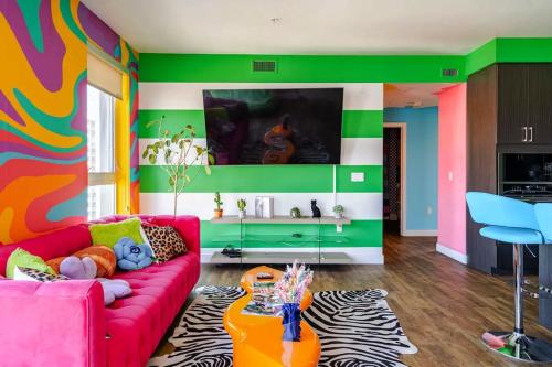 Colorful penthouse near DTLA — 4-Star Luxury Hotel in Los Angeles, United States