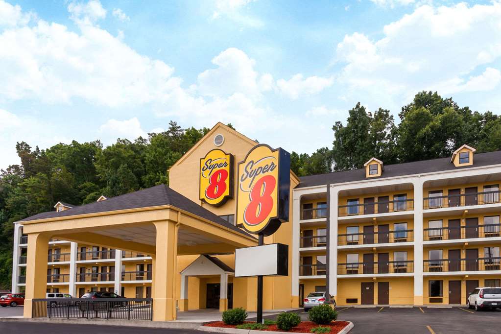 Super 8 by Wyndham Pigeon Forge Dollywood Lane - photo 2