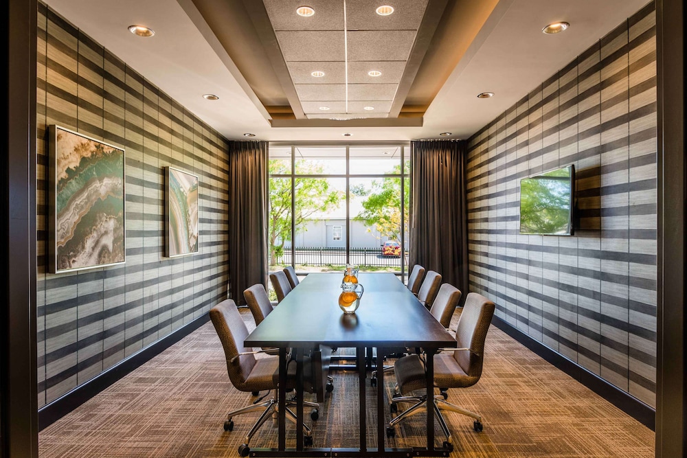 Hampton Inn & Suites Tallahassee Capitol University - photo 40
