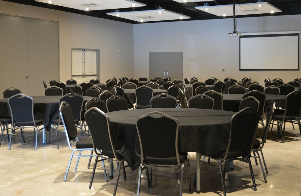 Holiday Inn Express & Suites Tulsa NE Claremore by IHG - photo 26