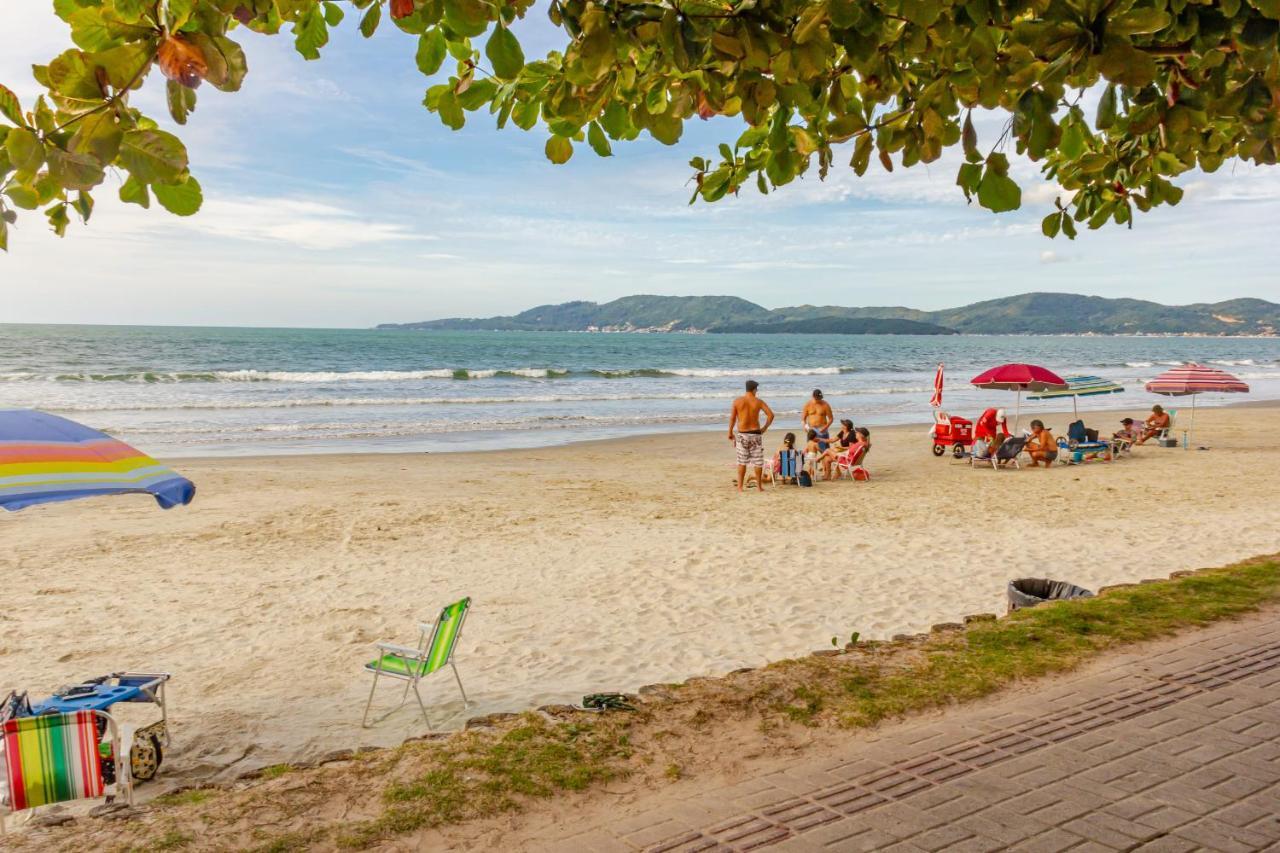 Apto para 6 com vista do mar em Meia Praia P2618