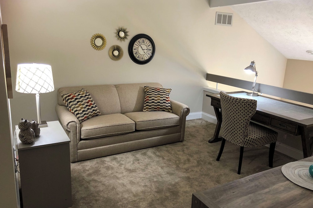 Harbor Springs Condo 6 Mi To Lake Michigan 17237061 — Harbor Springs